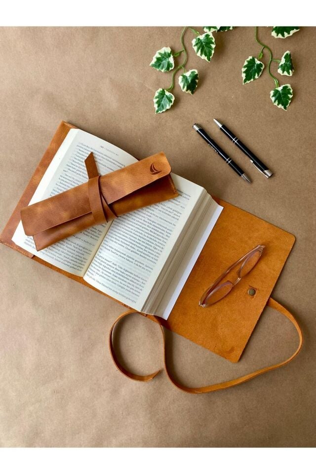 STILO – Kitap Kılıfı & Kalemlik Seti Camel