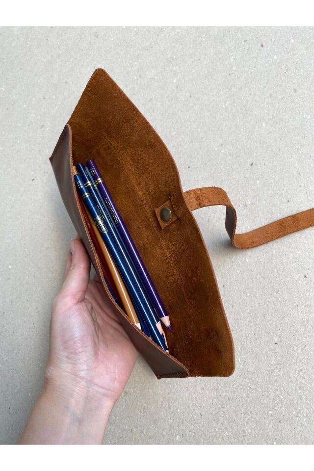 STILO – Kitap Kılıfı & Kalemlik Seti Koyu Taba