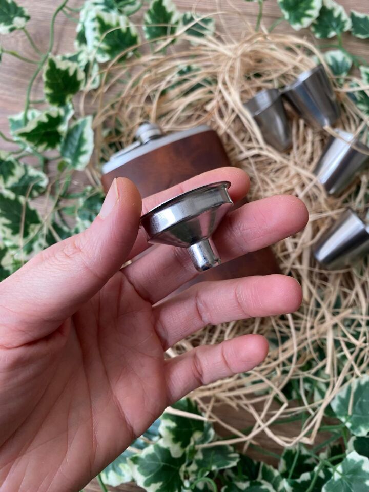 MATT - Deri Kaplı Çelik Viski Matarası Camel