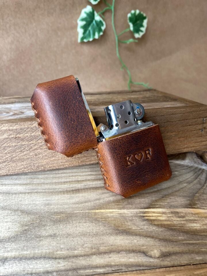 ÇAKMAK - Deri Kaplı Benzinli Çakmak Koyu Taba