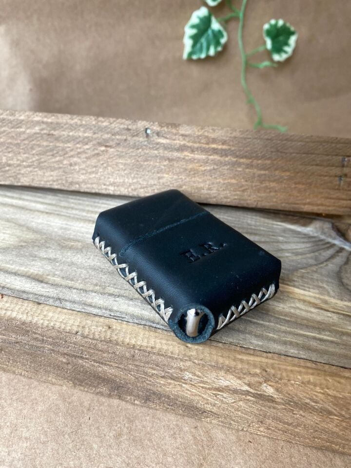 ÇAKMAK - Deri Kaplı Benzinli Çakmak Siyah Ekru