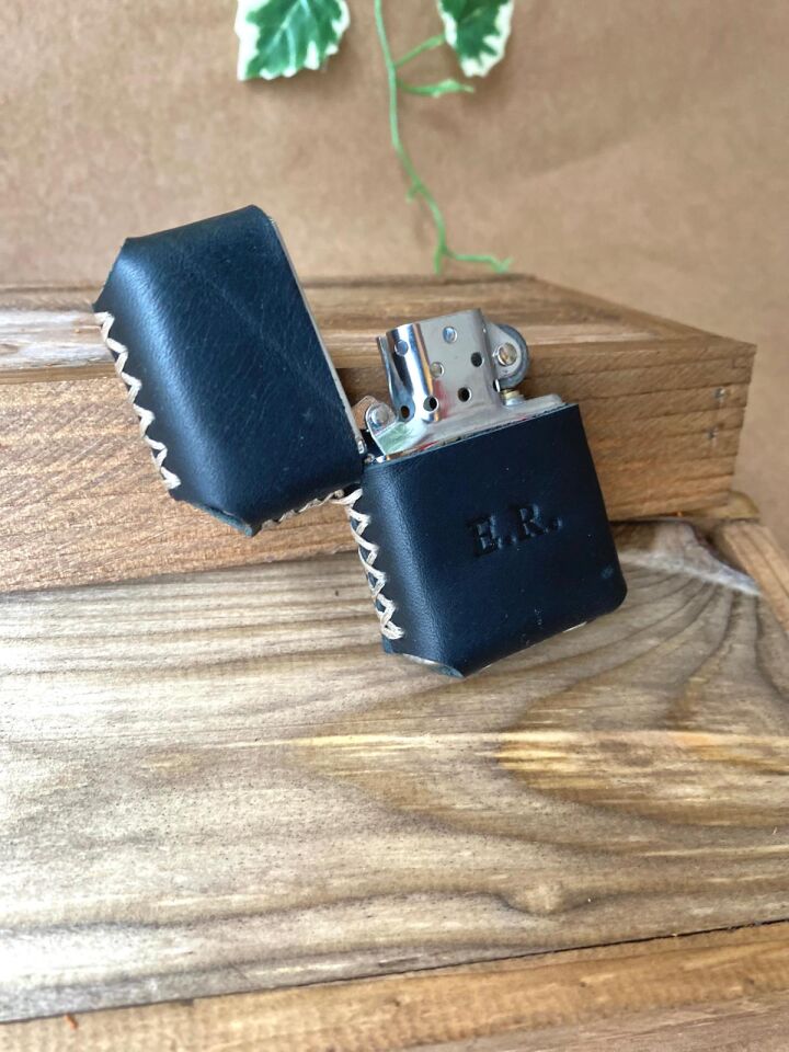 ÇAKMAK - Deri Kaplı Benzinli Çakmak Siyah Ekru